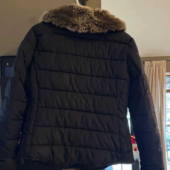 Old Navy Black Puffer Jacket with Faux Fur Trim - Picture 5 of 5
